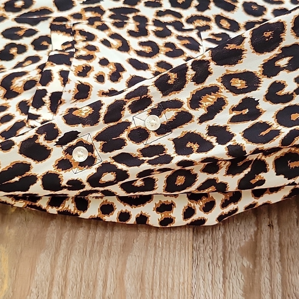 Express Size Medium Leopard Print Collarless Butt… - image 3